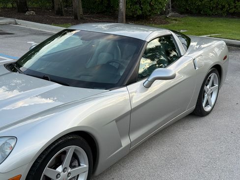 Used 2005 Chevrolet Corvette Coupe RWD image 21