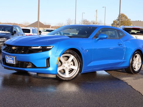 Used 2024 Chevrolet Camaro 1LT image 2