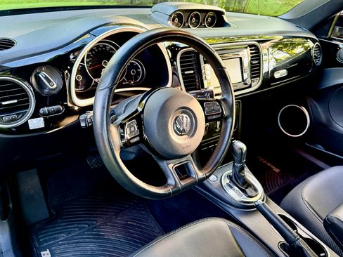 Used 2013 Volkswagen Beetle TDI Convertible FWD image 31