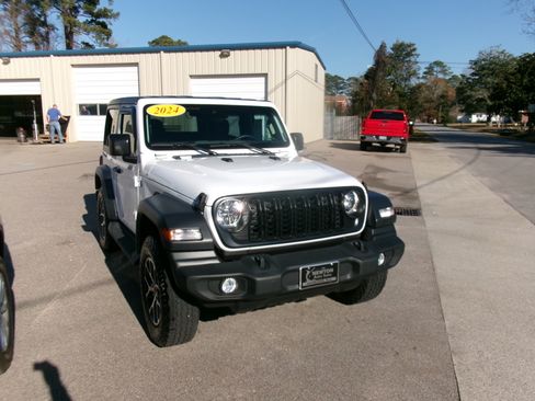 Used 2024 Jeep Wrangler Sport S image 23