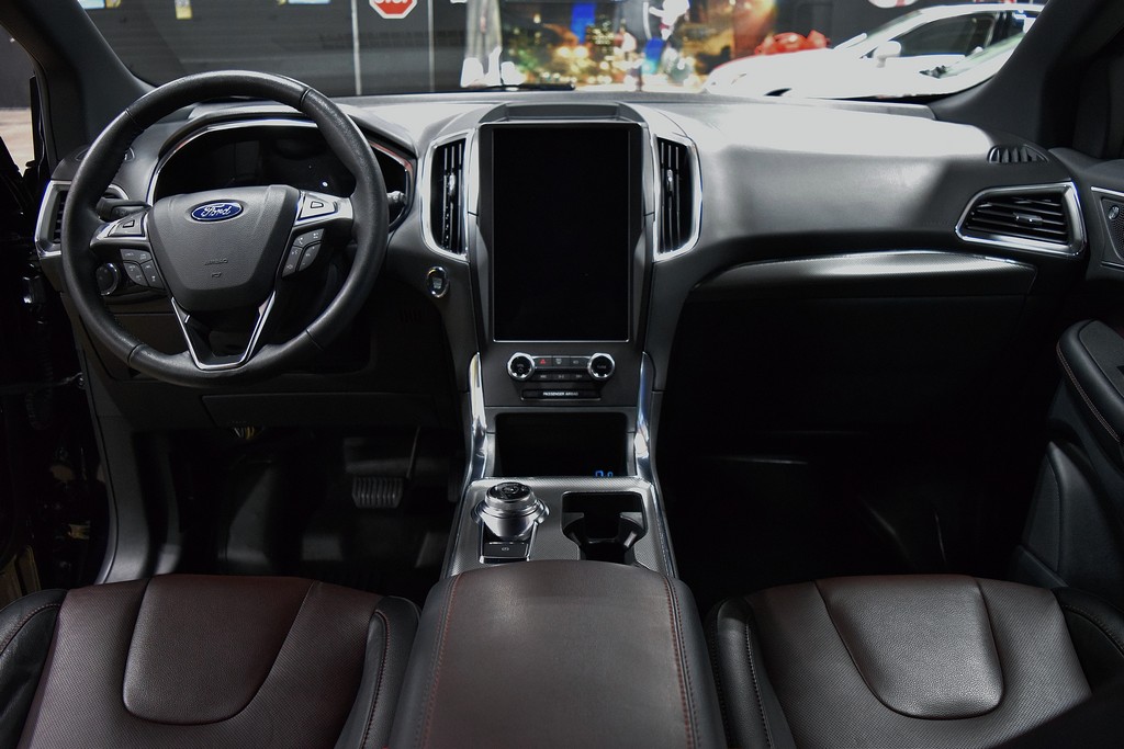 Used 2021 Ford Edge Titanium FWD image 24
