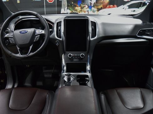 Used 2021 Ford Edge Titanium image 23