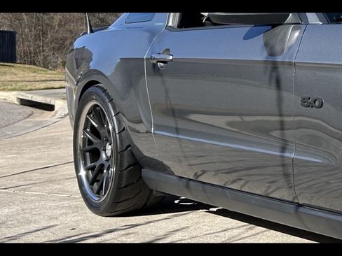 Used 2011 Ford Mustang GT Premium image 9