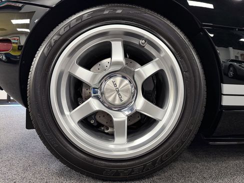 Used 2005 Ford GT RWD image 17