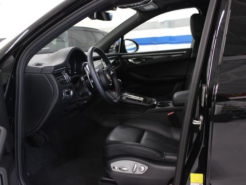 Used 2023 Porsche Macan UNAVAIL AWD/4WD image 16