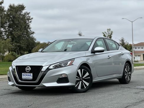 Used 2022 Nissan Altima 2.5 SV image 1