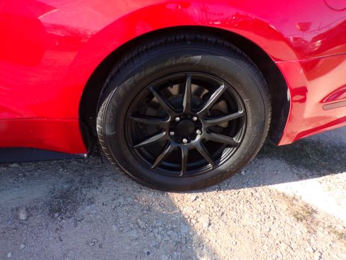 Used 2015 Ford Mustang image 10