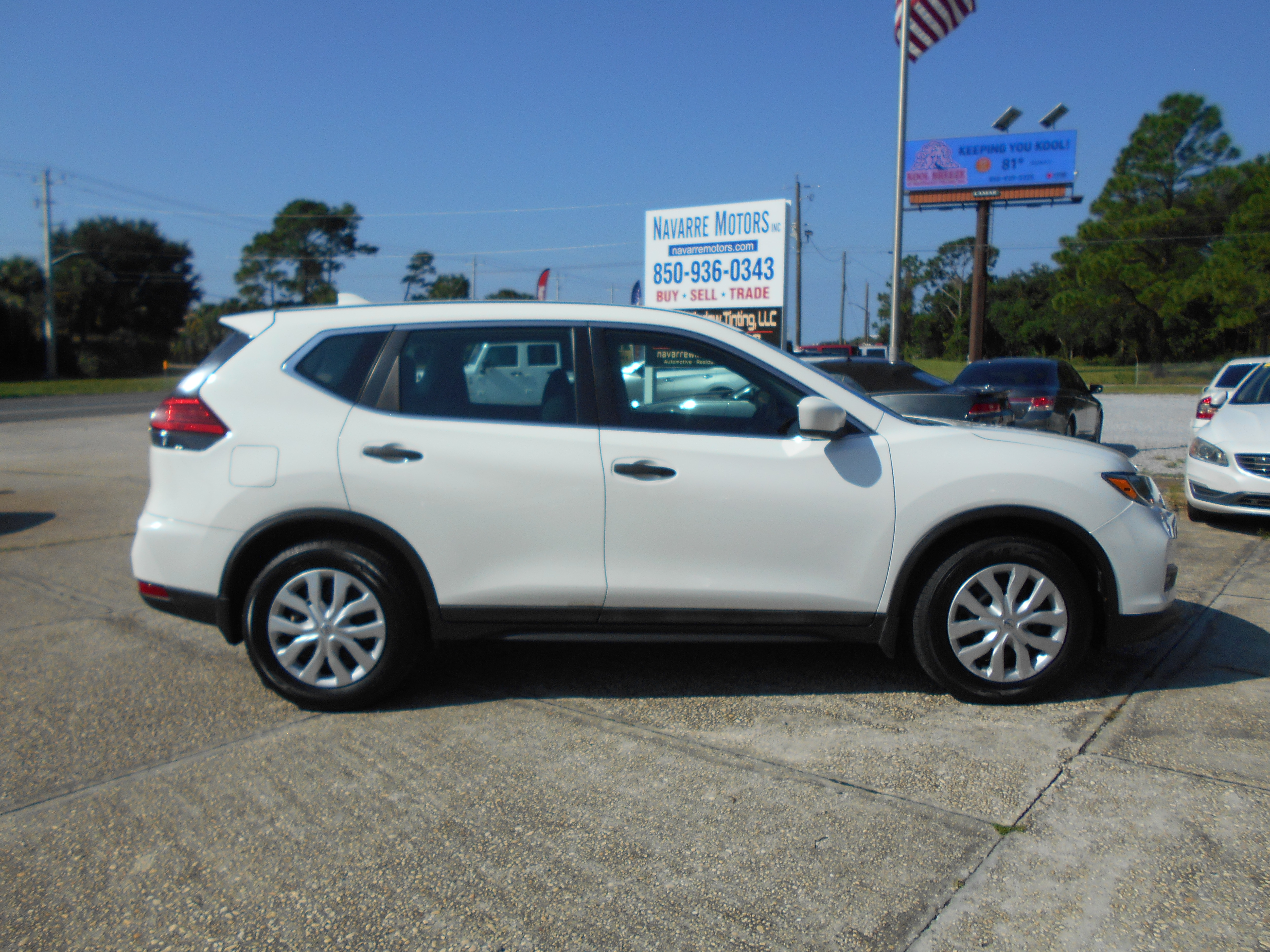 Used 2017 Nissan Rogue FWD S image 4