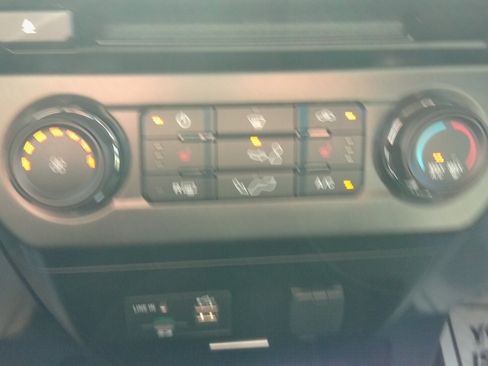 Used 2015 Ford F150 XLT image 63