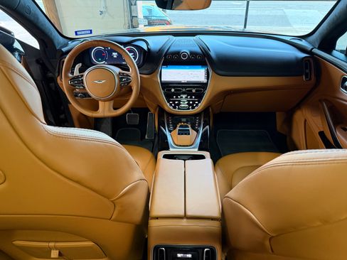 Used 2021 Aston Martin DBX AWD/4WD image 42