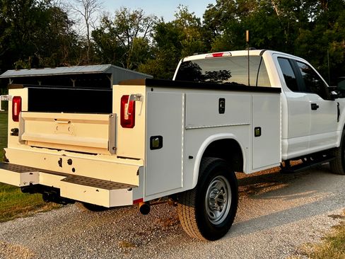 Used 2022 Ford F250 4x4 SuperCab Super Duty image 8