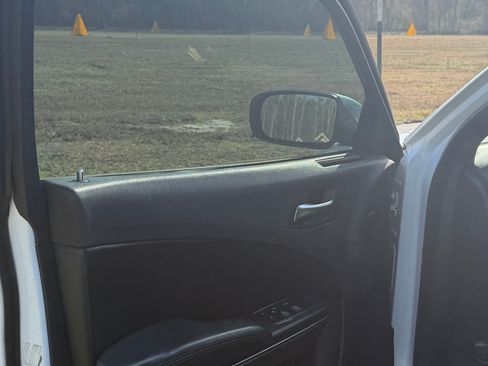 Used 2017 Dodge Charger SE image 8