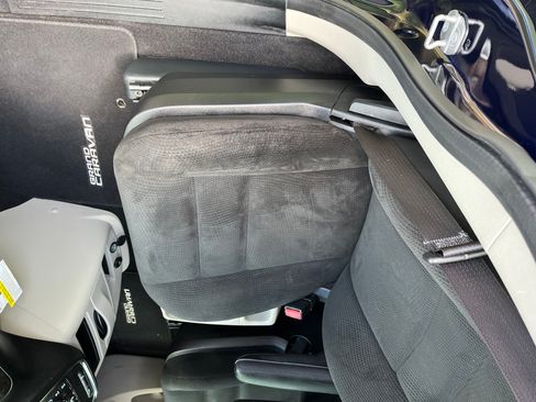 Used 2015 Dodge Grand Caravan FWD image 27