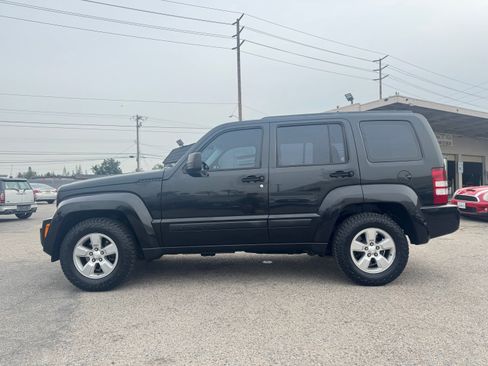 Used 2012 Jeep Liberty Sport image 3