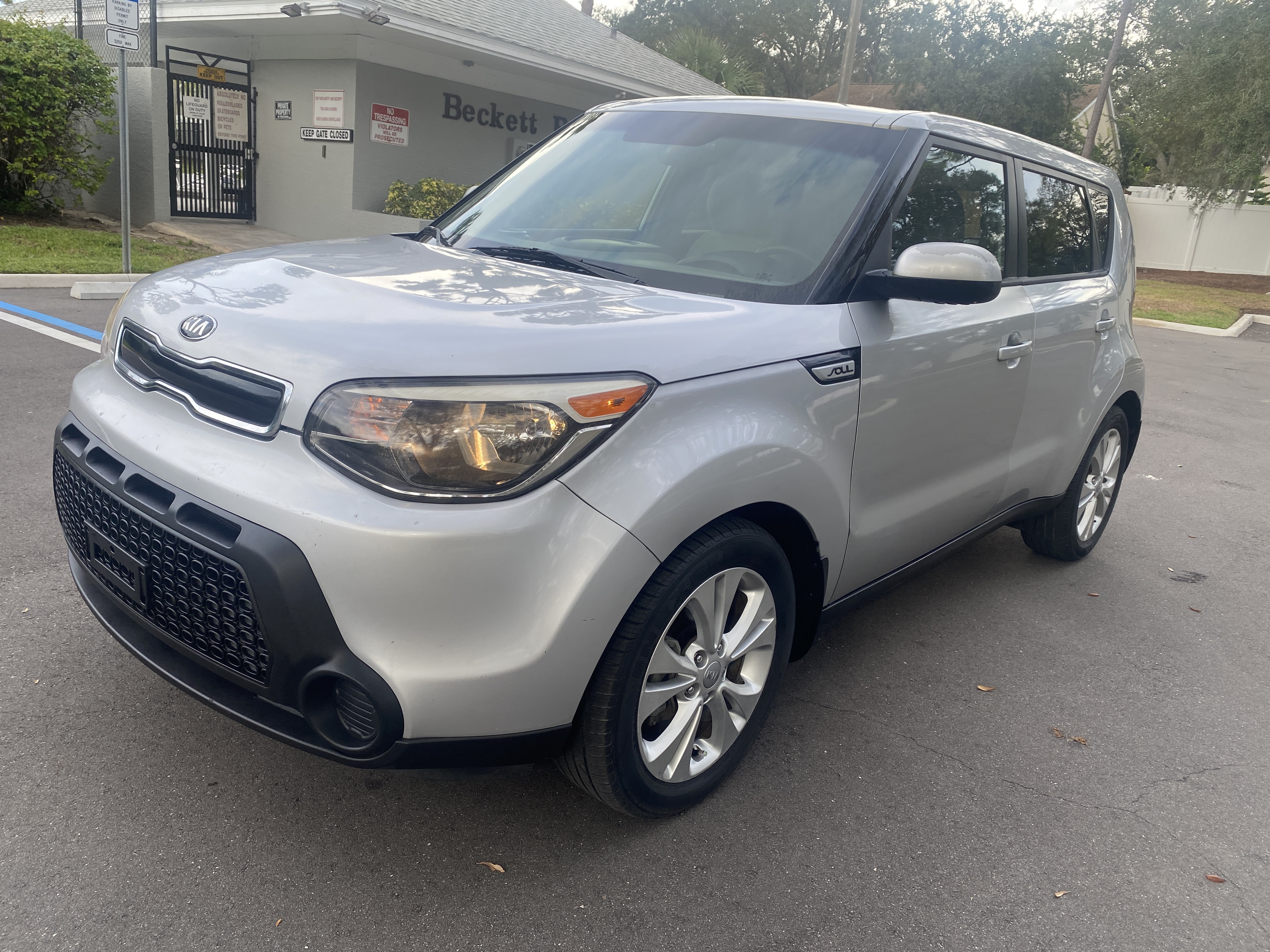 Used 2015 Kia Soul + FWD image 3