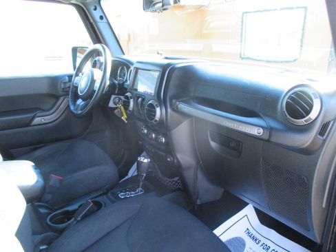 Used 2018 Jeep Wrangler Sport S image 3