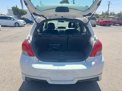 Used 2009 Toyota Yaris 4-Door Hatchback FWD image 24