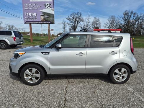 Used 2019 Kia Soul ! image 1