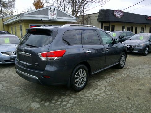 Used 2014 Nissan Pathfinder SV image 4