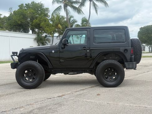 Used 2017 Jeep Wrangler Sport AWD/4WD image 2