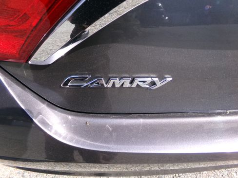 Used 2015 Toyota Camry LE image 8