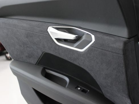 Used 2023 Audi e-tron GT Premium Plus image 40