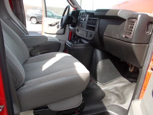 Used 2017 Chevrolet Express 2500 LS image 20