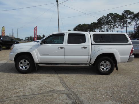 Used 2015 Toyota Tacoma PreRunner image 1