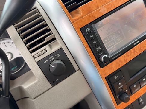 Used 2008 Chrysler Aspen AWD Limited image 12