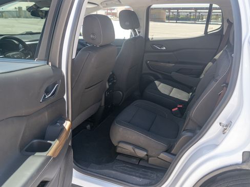 Used 2021 GMC Acadia SLE image 17