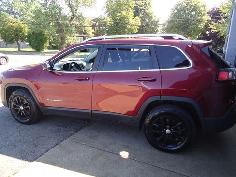 Used 2019 Jeep Cherokee 4WD Latitude Plus image 6