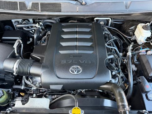 Used 2016 Toyota Sequoia Platinum image 30