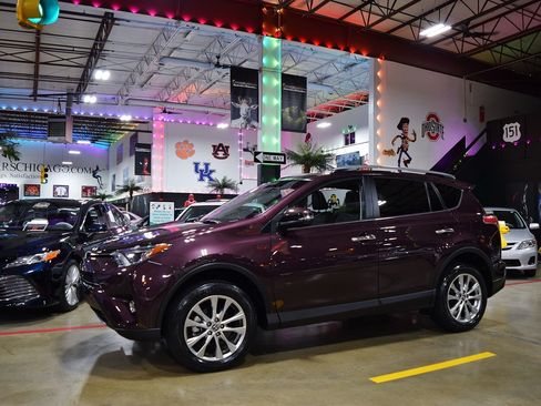 Used 2018 Toyota RAV4 FWD image 3