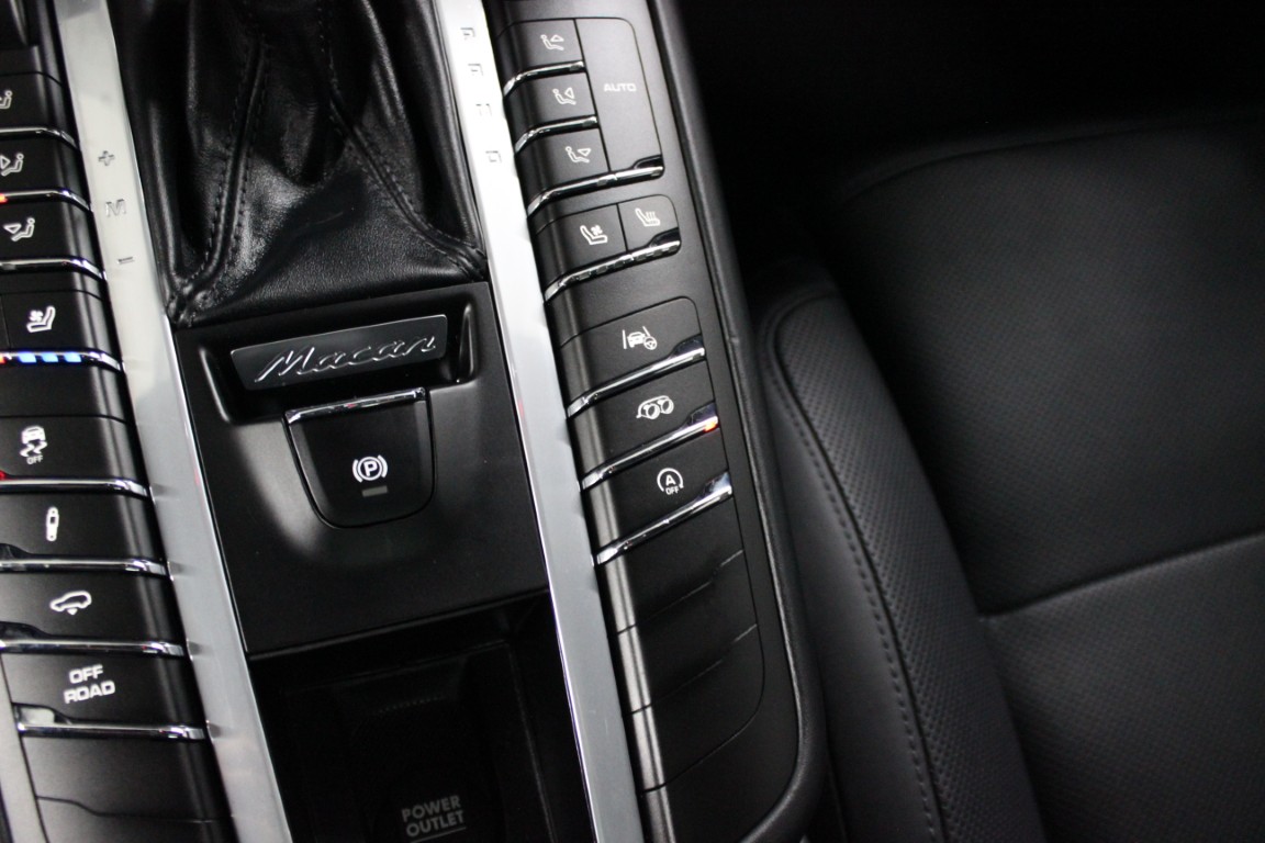 Used 2021 Porsche Macan GTS AWD/4WD image 22