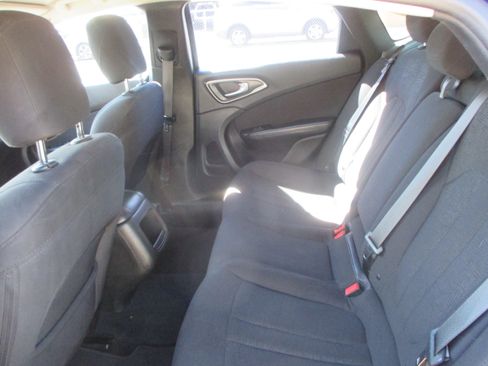 Used 2015 Chrysler 200 Limited image 7