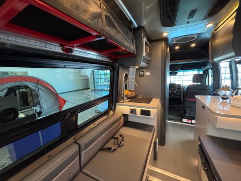 Used 2025 Mercedes-Benz Sprinter 2500 image 20