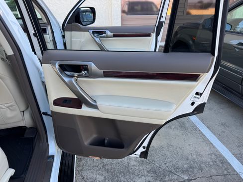 Used 2011 Lexus GX 460 image 31