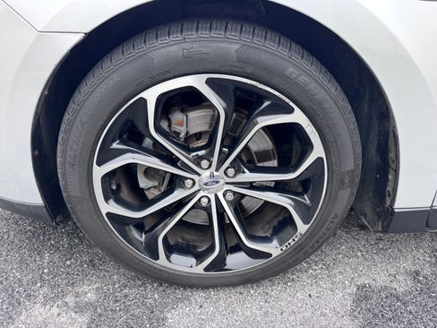 Used 2013 Ford Taurus SHO image 10