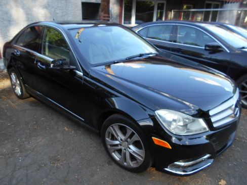 Used 2014 Mercedes-Benz C 300 4MATIC Sedan image 2
