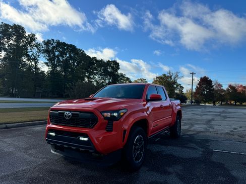 Used 2024 Toyota Tacoma TRD Sport image 1