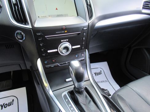 Used 2017 Ford Edge Titanium image 16