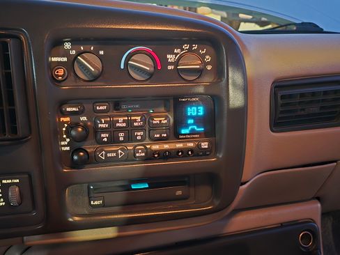 Used 1999 Chevrolet Express 1500 image 38