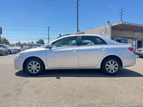 Used 2011 Toyota Corolla LE FWD image 4