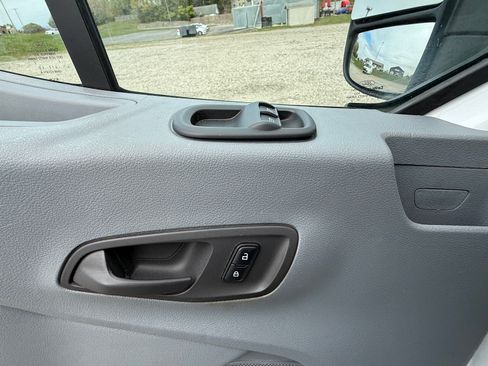 Used 2017 Ford Transit 250 image 17