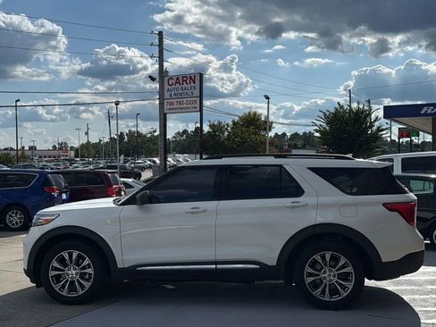 Used 2022 Ford Explorer XLT w/ Equipment Group 202A image 3