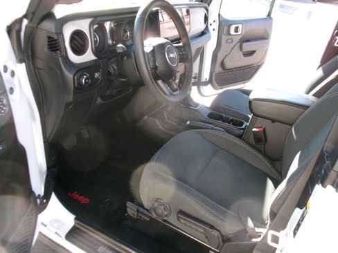 Used 2024 Jeep Wrangler Sport S image 15