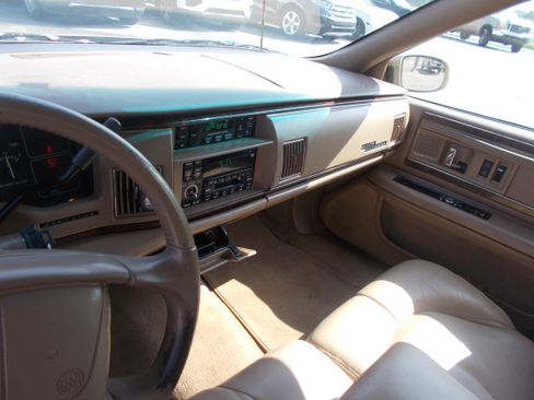Used 1996 Buick Roadmaster Limited Sedan RWD image 8