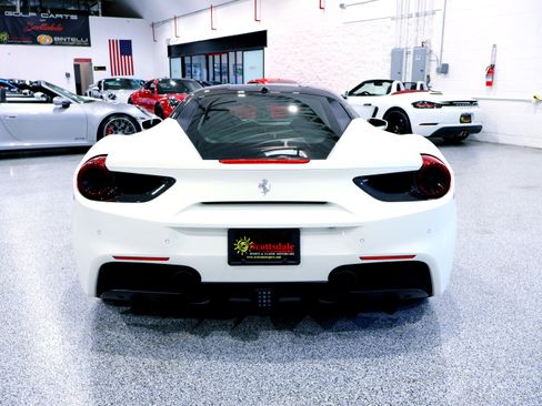 Used 2016 Ferrari 488 GTB RWD image 13