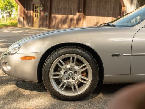Used 2001 Jaguar XK8 Convertible RWD image 17