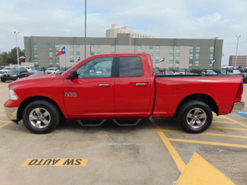 Used 2017 RAM 1500 SLT image 5